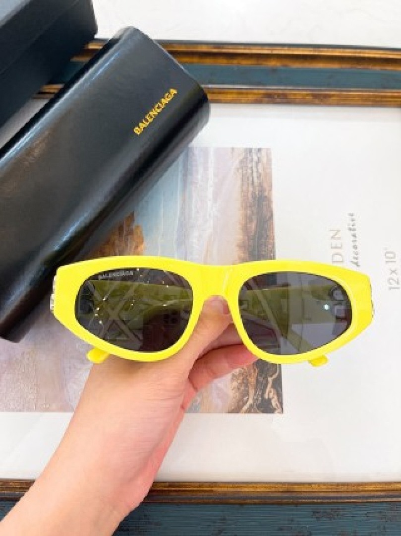 Other Balenciaga Sunglasses - Image 67
