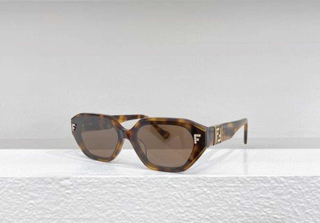 Other Fendi Sunglasses - Image 117