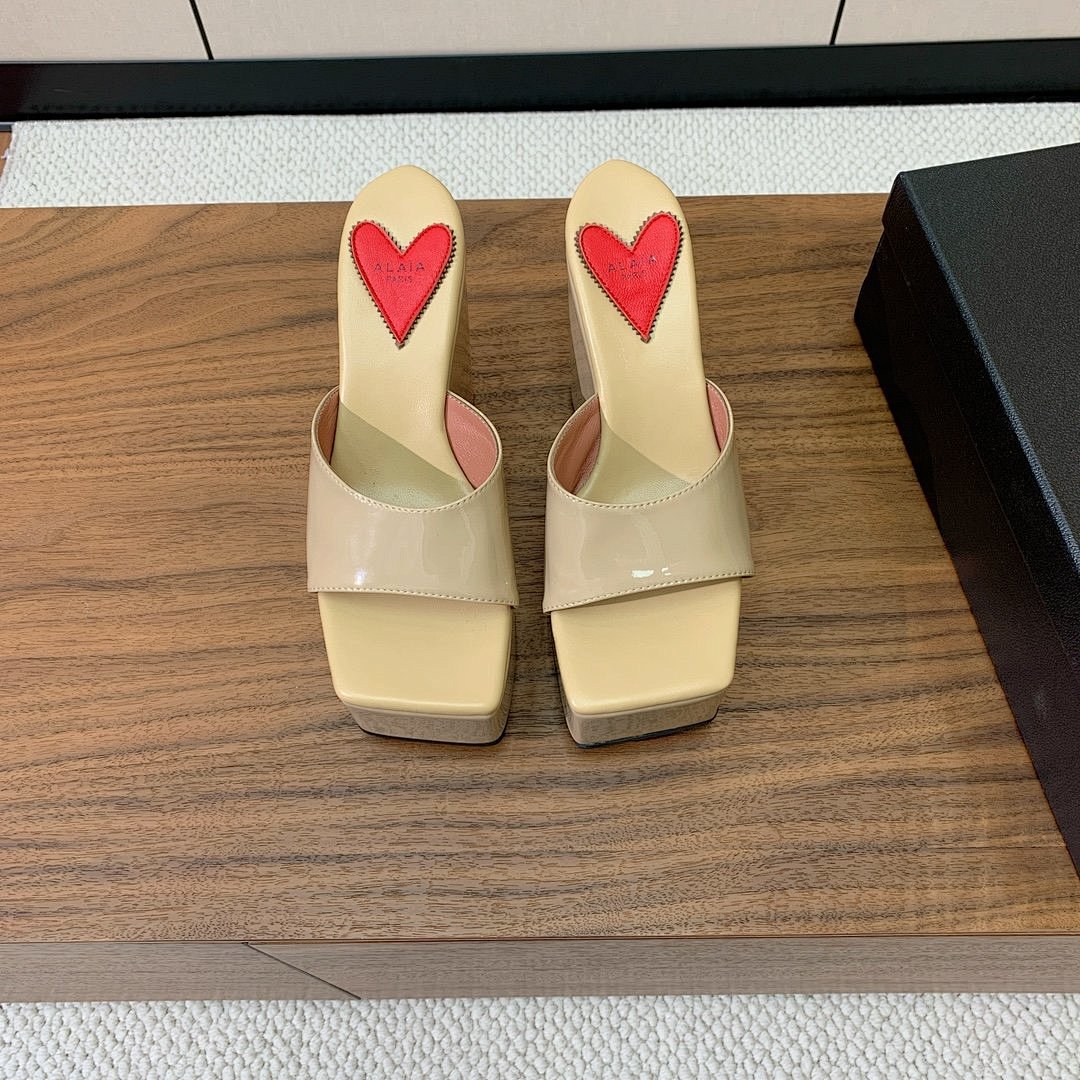 Other Women's Slippers - Image 3