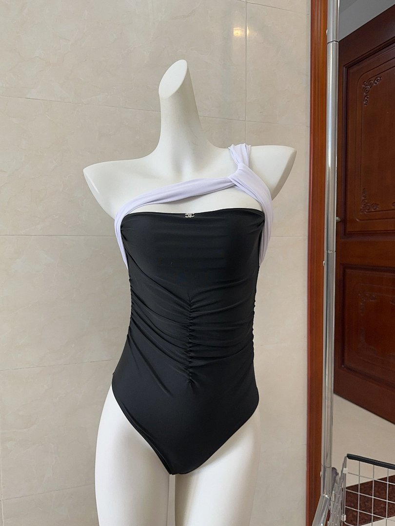 Other Bikini, photo 1