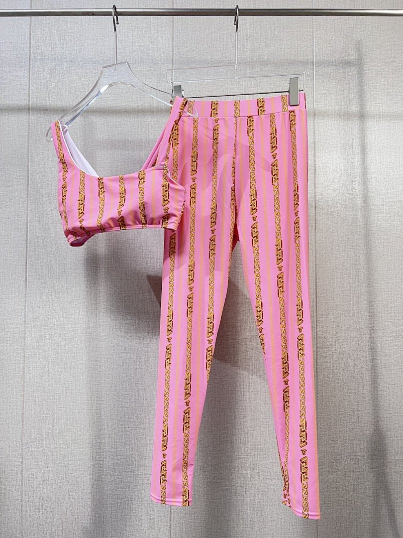 Yoga Wear, photo 1