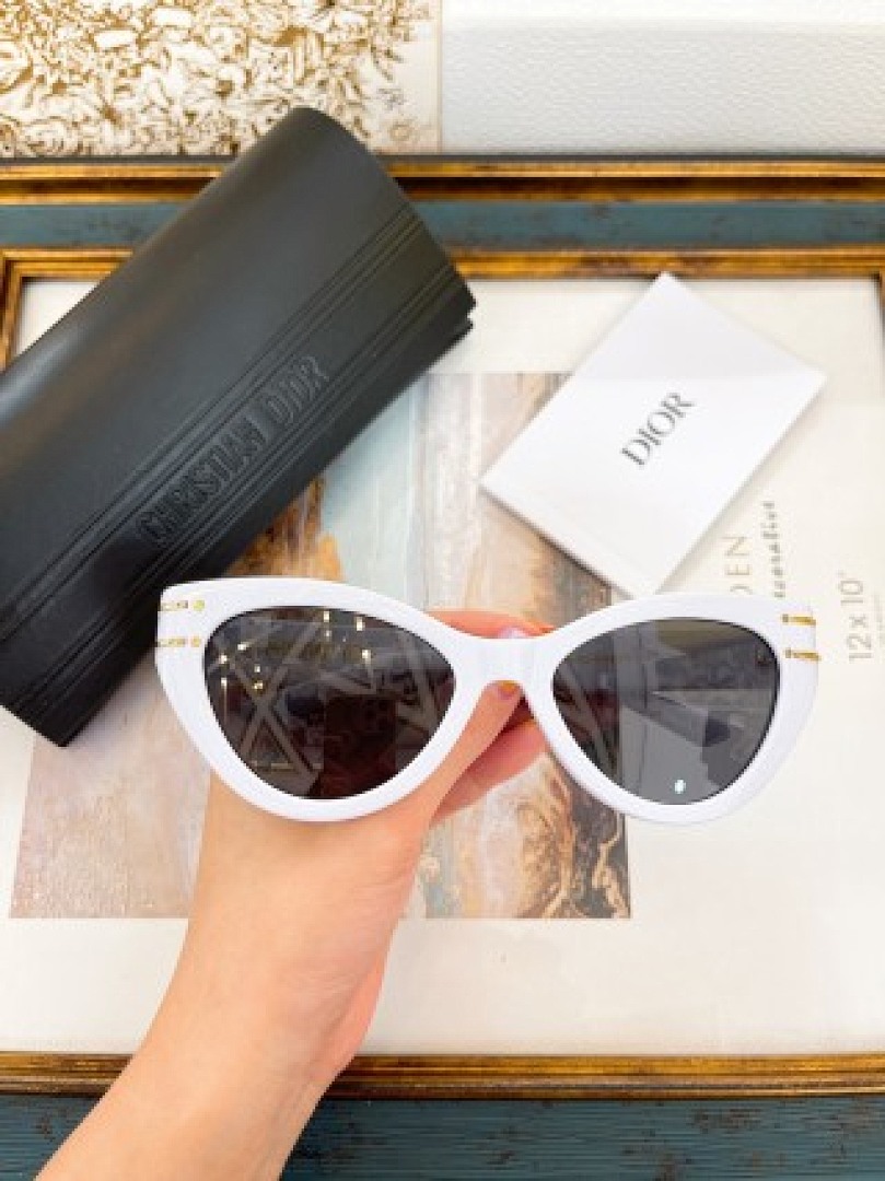 Other Dior Sunglasses - Image 90