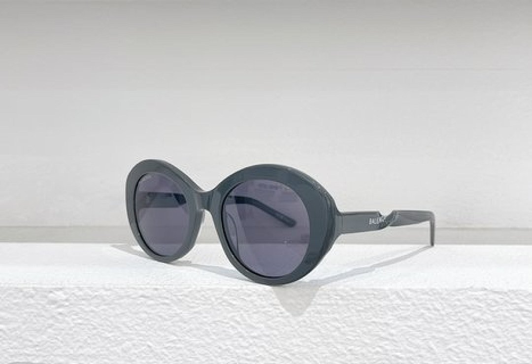 Other Balenciaga Sunglasses - Image 113