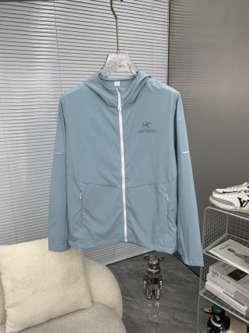 Christian Louboutin ARCTERYX Mens Winter - Image 24