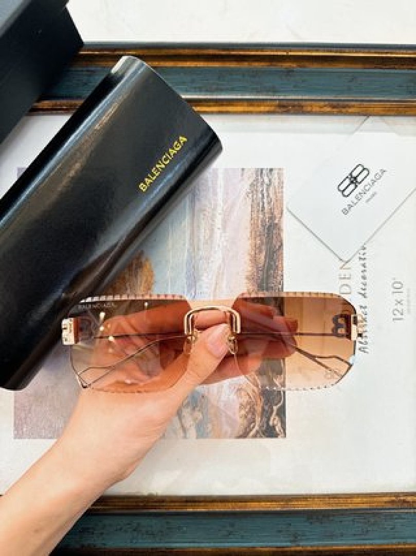 Other Balenciaga Sunglasses - Image 21