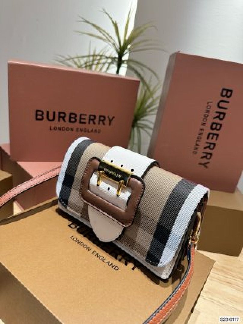 Other Burberry - Image 105