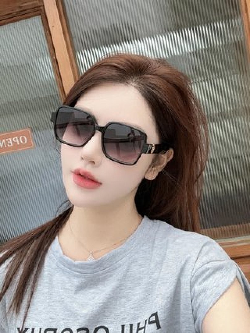 Other BURBERR Sunglasses - Image 107