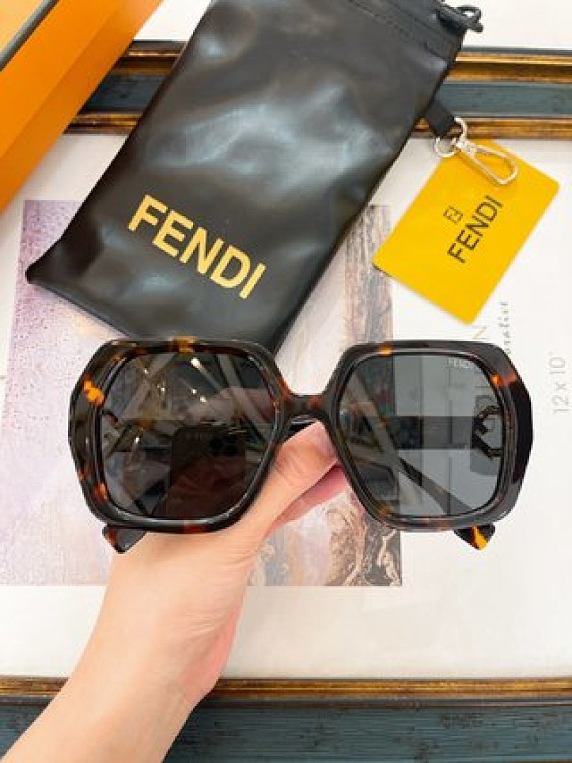 Other Fendi Sunglasses - Image 26