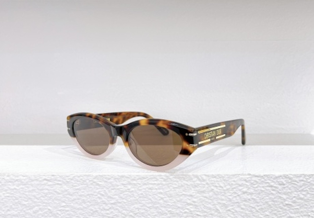 Other Dior Sunglasses - Image 97