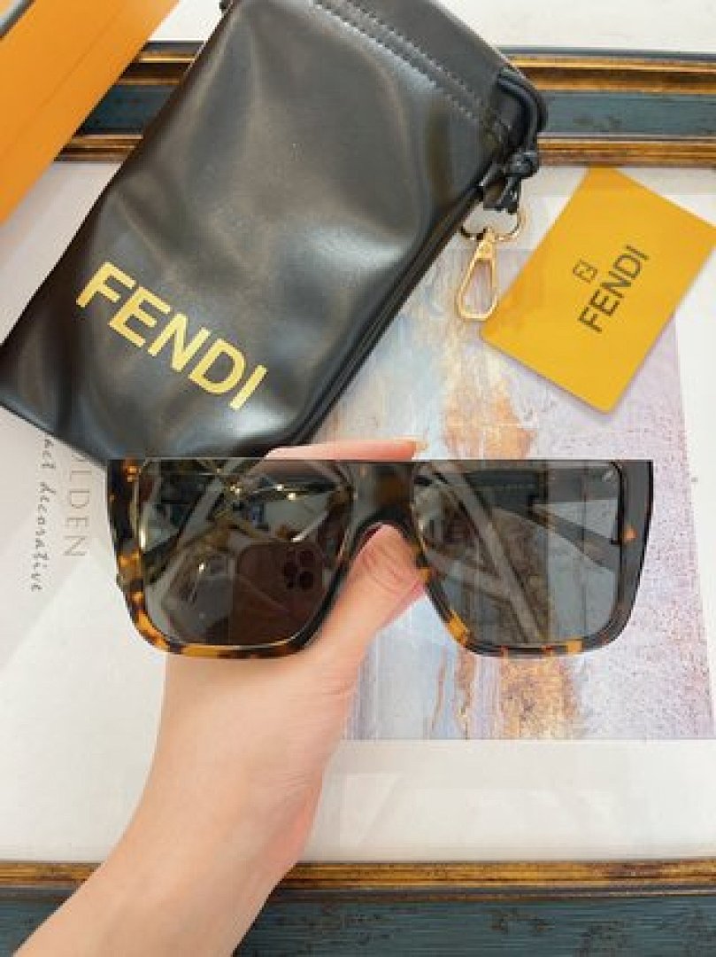 Other Fendi Sunglasses - Image 59