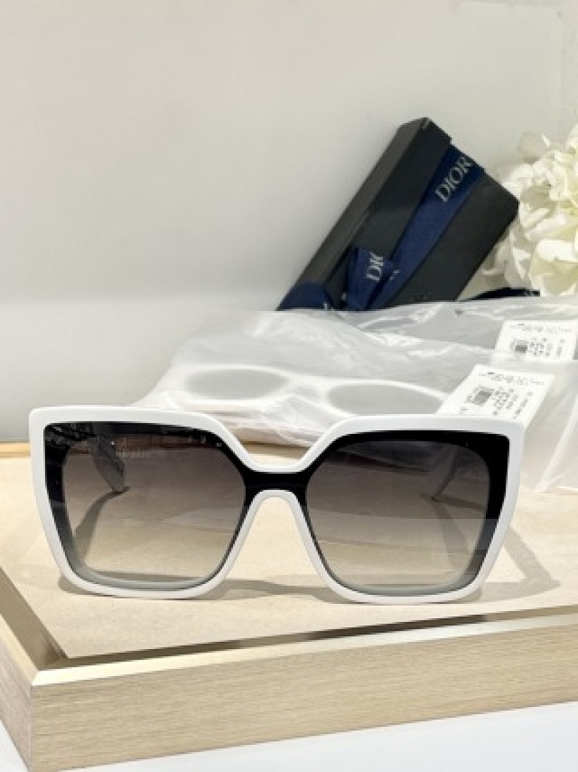 Other Dior Sunglasses - Image 22