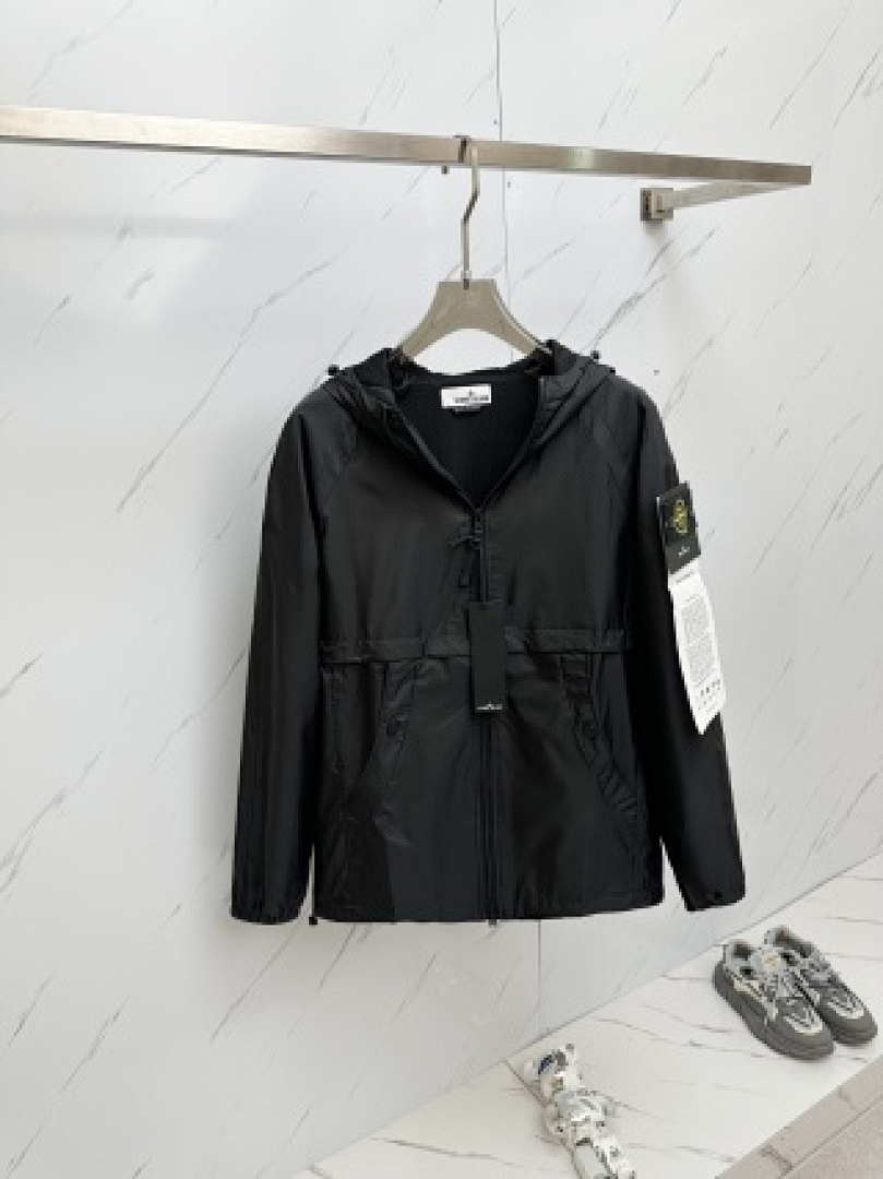 On Running Stone Island - Image 117