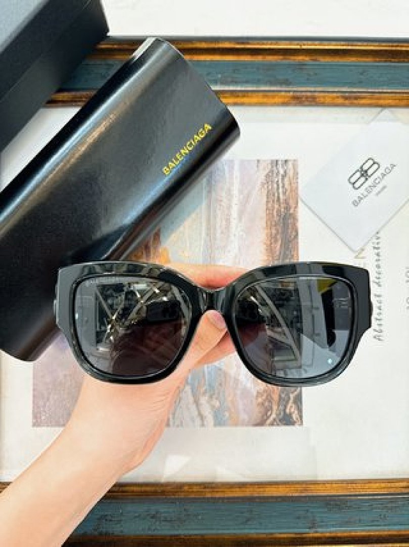 Other Balenciaga Sunglasses - Image 44