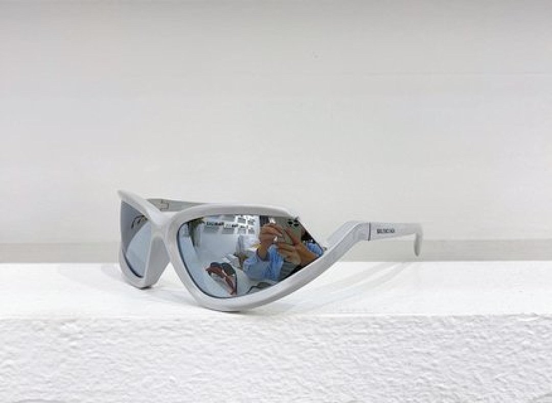Other Balenciaga Sunglasses - Image 70