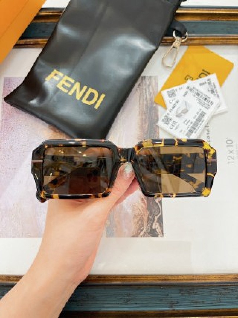 Other Fendi Sunglasses - Image 37