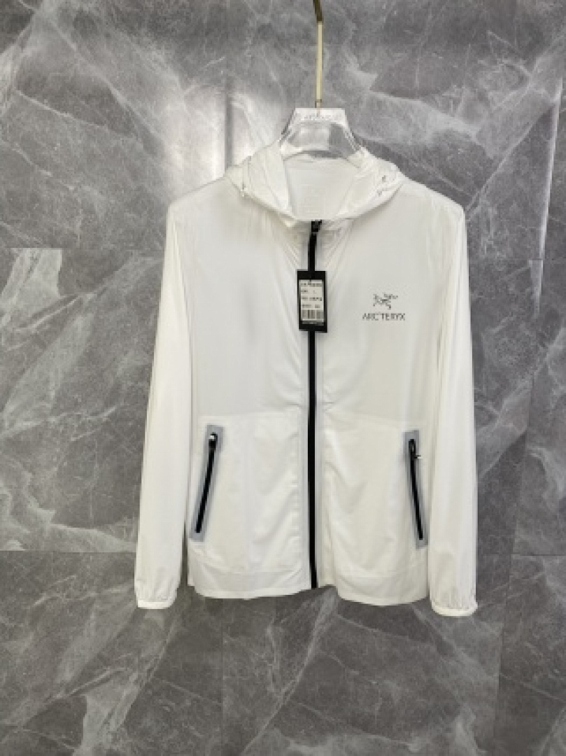 Christian Louboutin ARCTERYX Mens Winter - Image 30