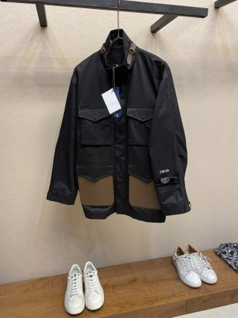On Running Stone Island - Image 75