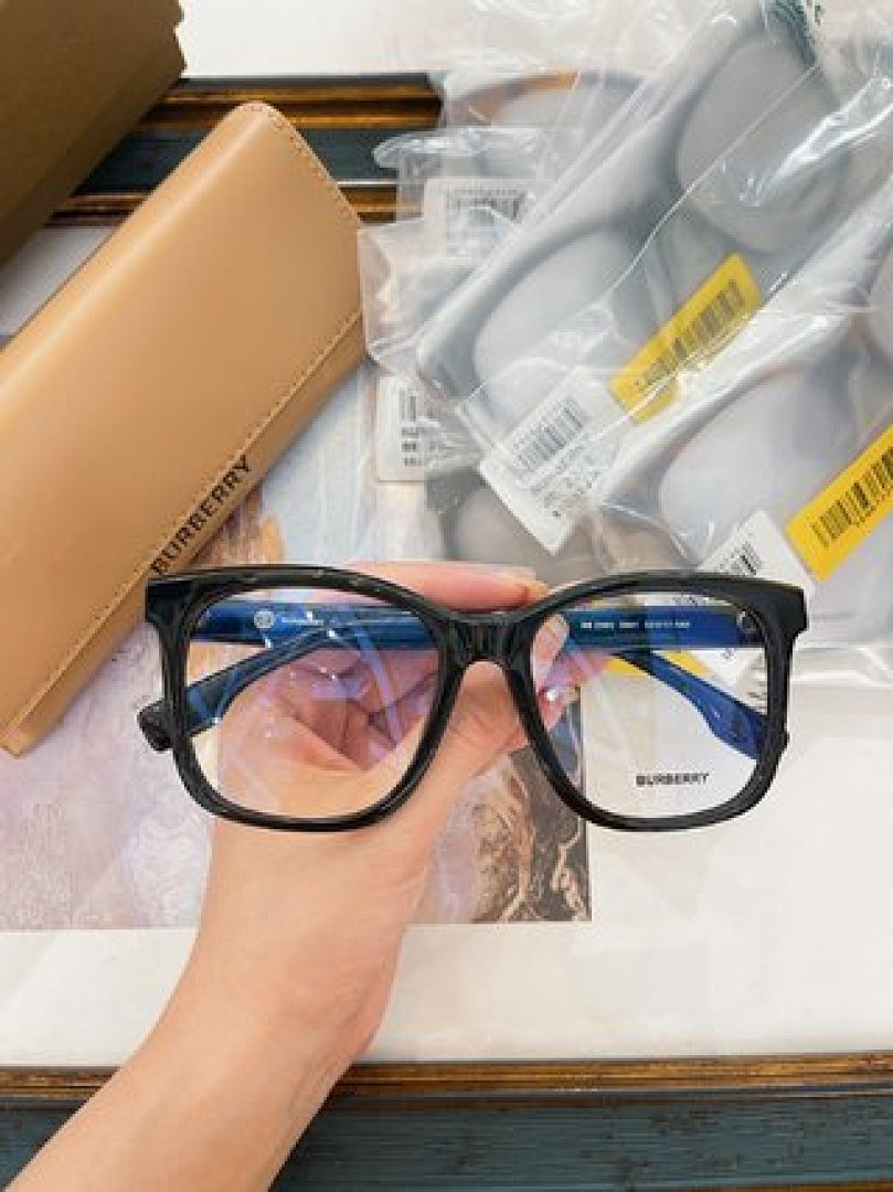 Other BURBERR Sunglasses - Image 50