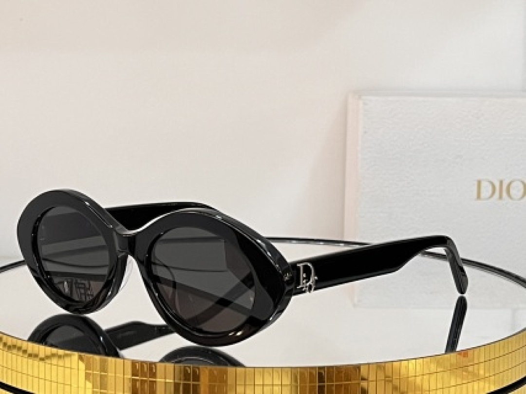 Other Dior Sunglasses - Image 3