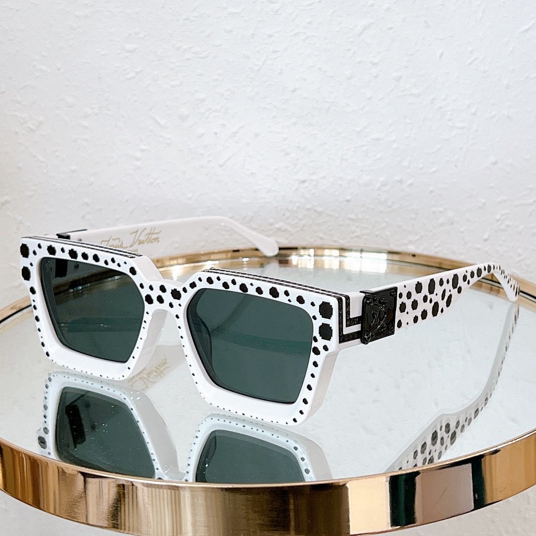 Other Glasses, photo 1