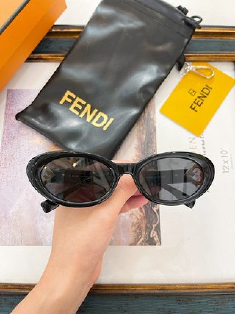 Other Fendi Sunglasses - Image 32