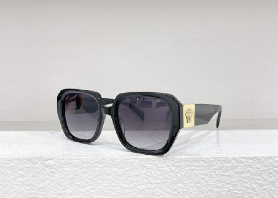 Other VERSACE Sunglasses - Image 107