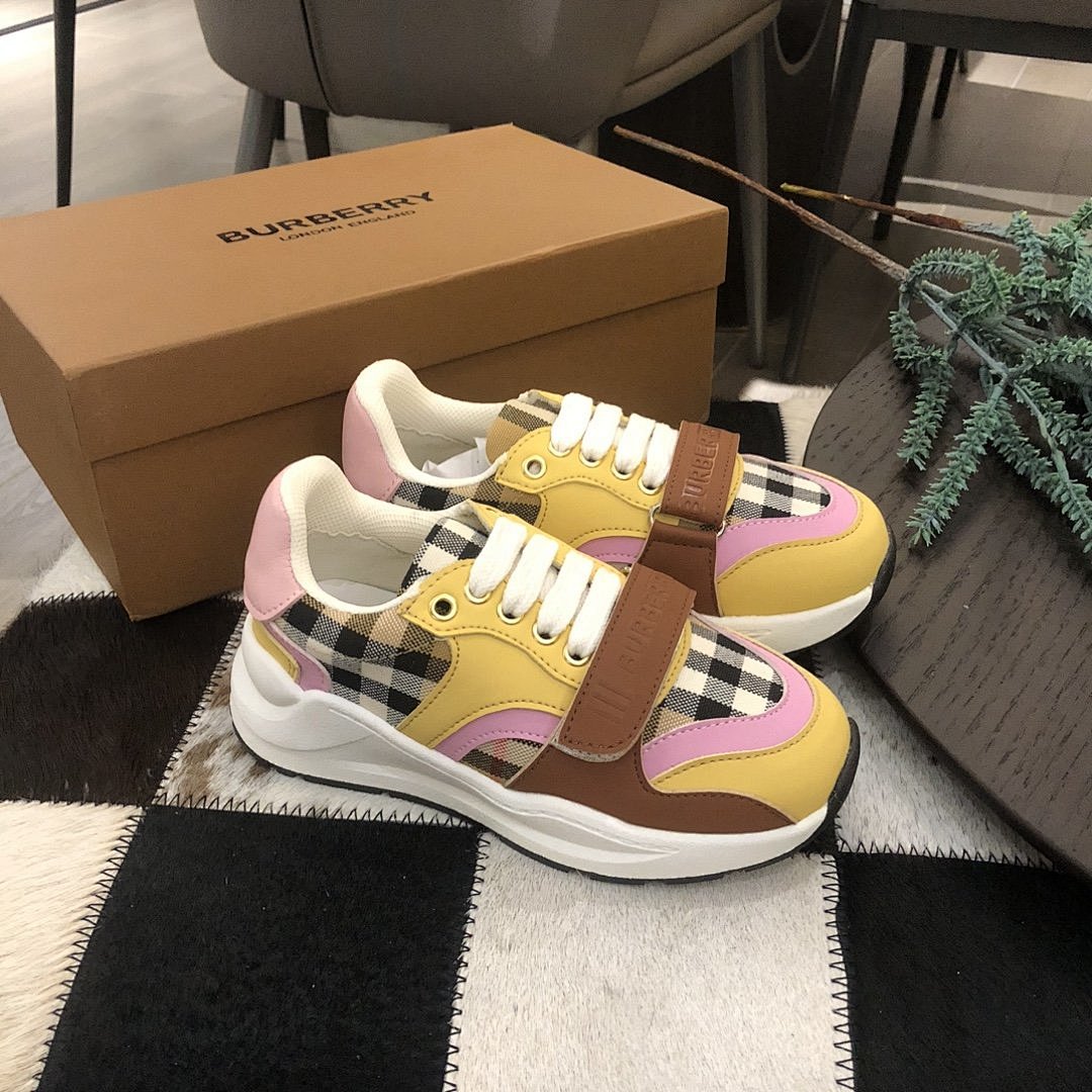 Other Burberry Shoes - Image 32