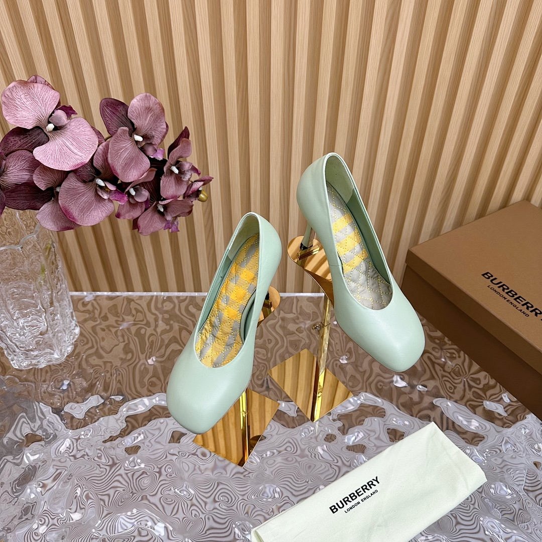 Other Burberry Shoes - Image 87