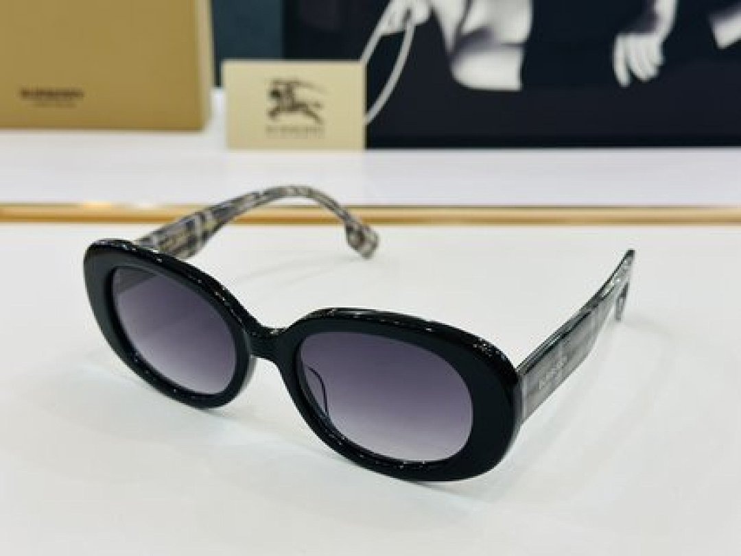 Other BURBERR Sunglasses - Image 4