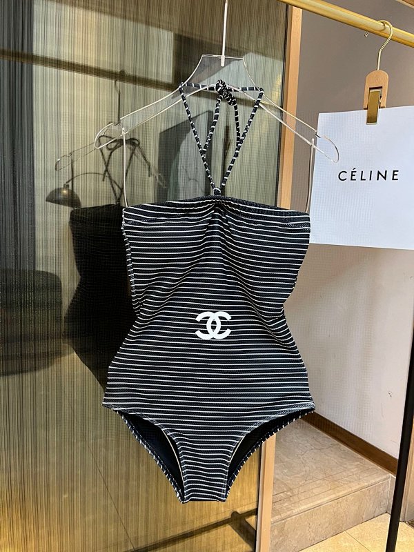 Bikini, photo 1