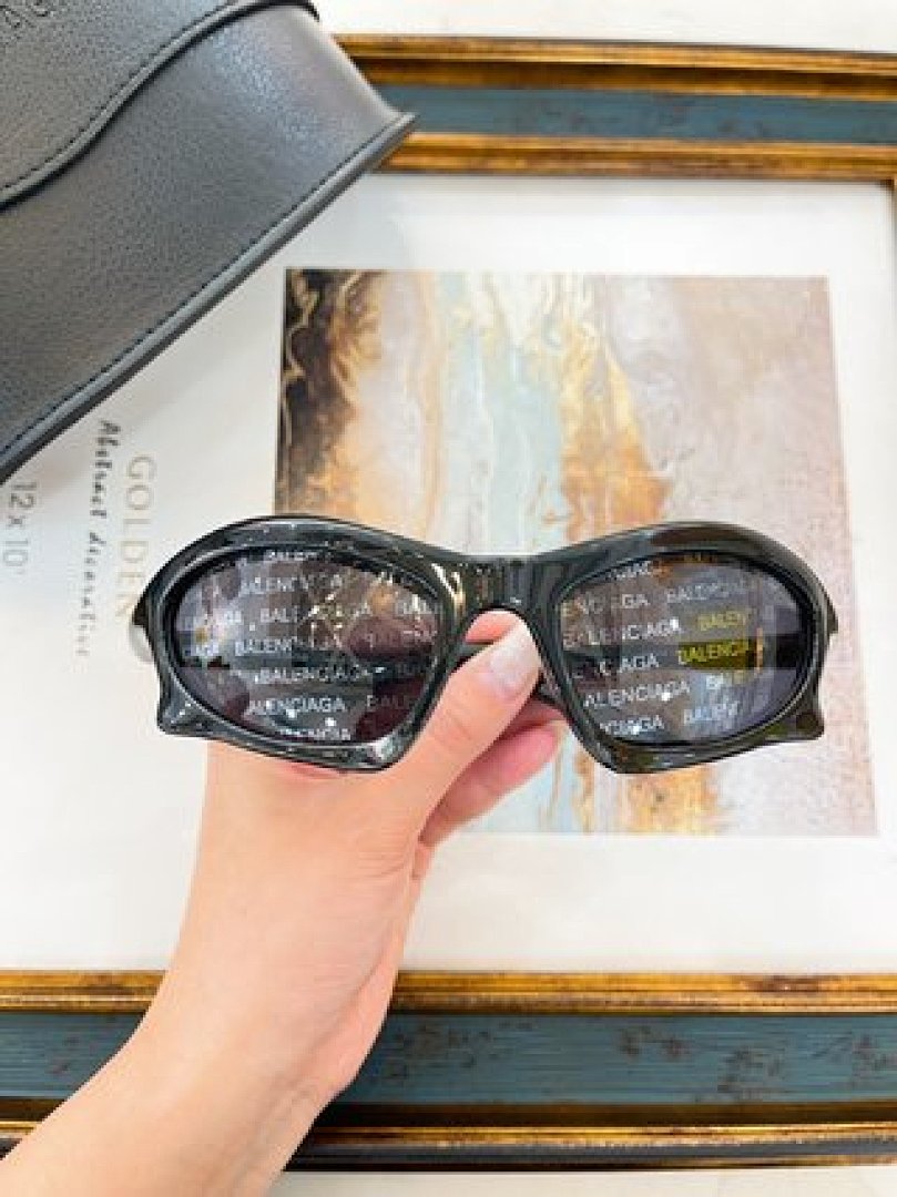 Other Balenciaga Sunglasses - Image 109