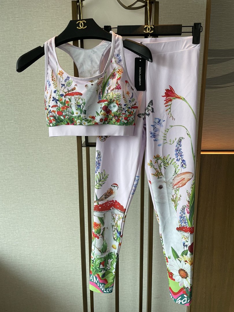 Yoga Wear, photo 1