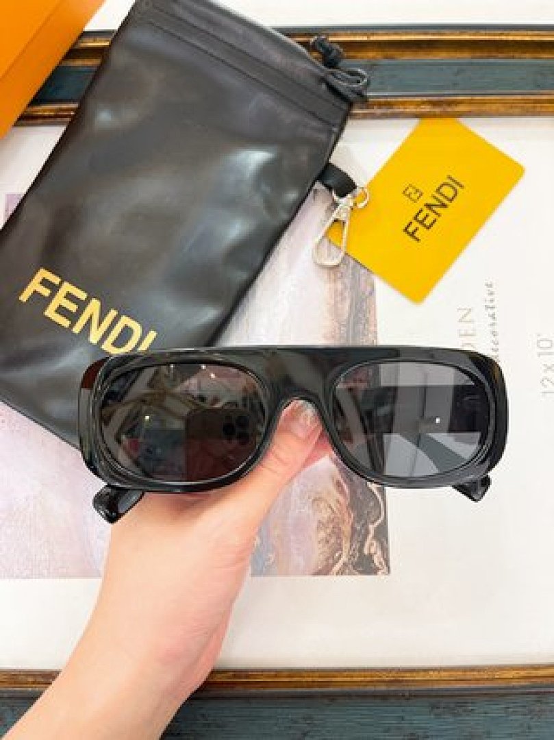 Other Fendi Sunglasses - Image 21