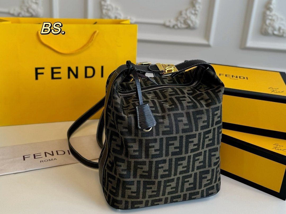 Other Fendi - Image 28