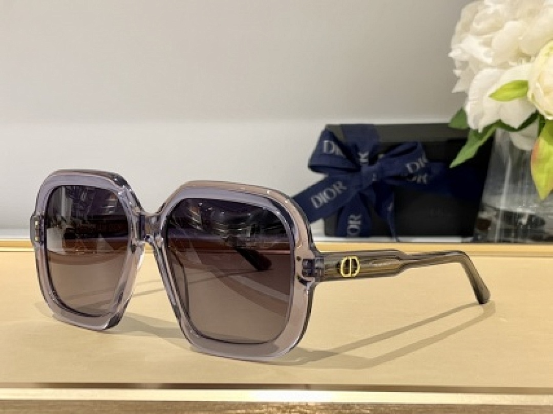 Other Dior Sunglasses - Image 87