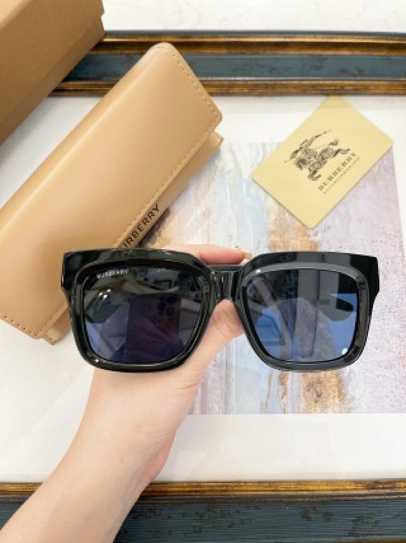 Other BURBERR Sunglasses - Image 99
