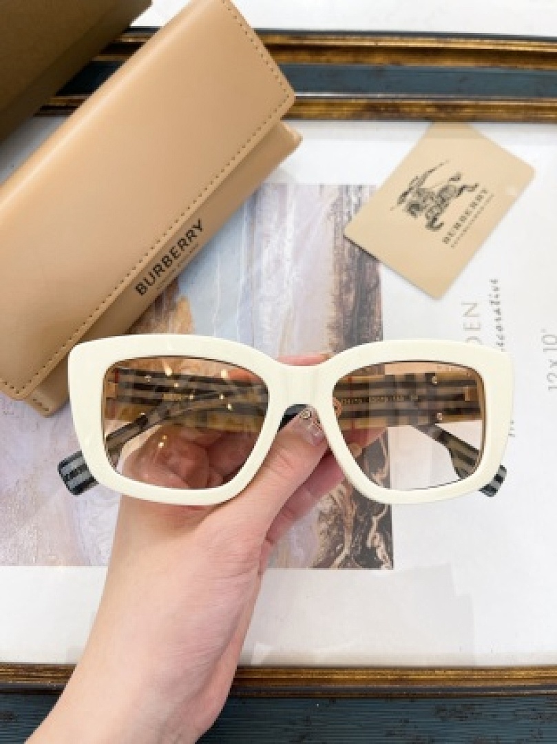 Other BURBERR Sunglasses - Image 120