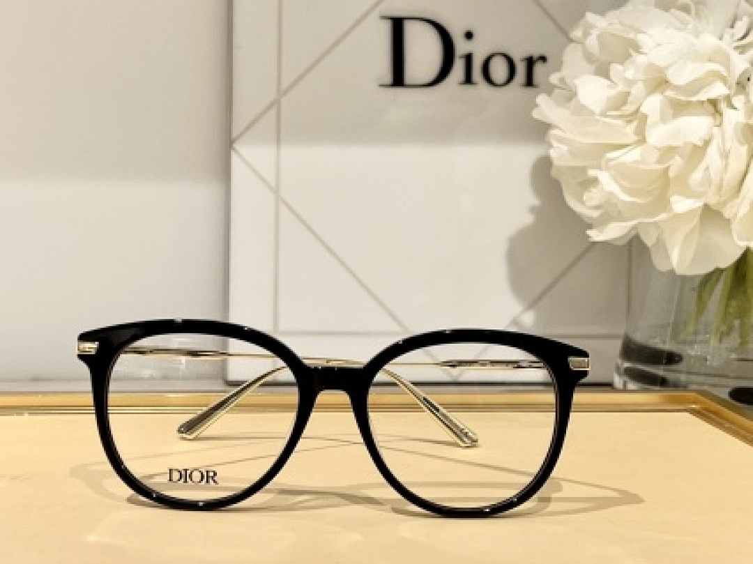 Other Dior Sunglasses - Image 117