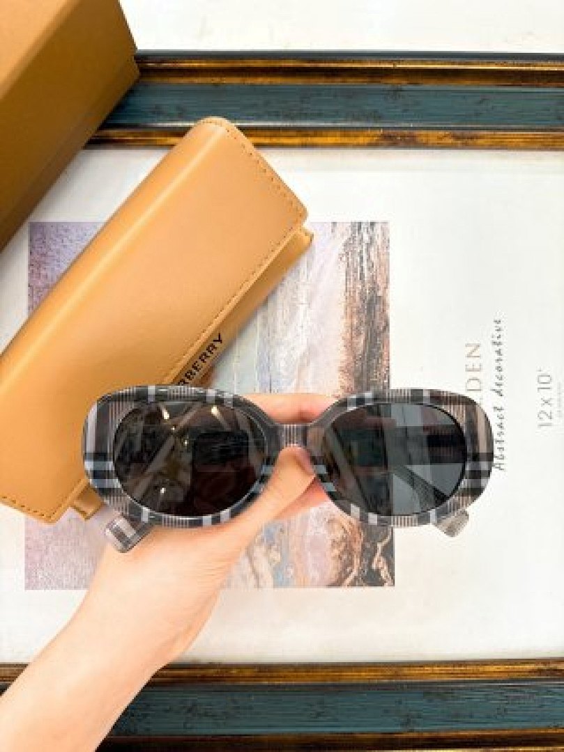 Other BURBERR Sunglasses - Image 11