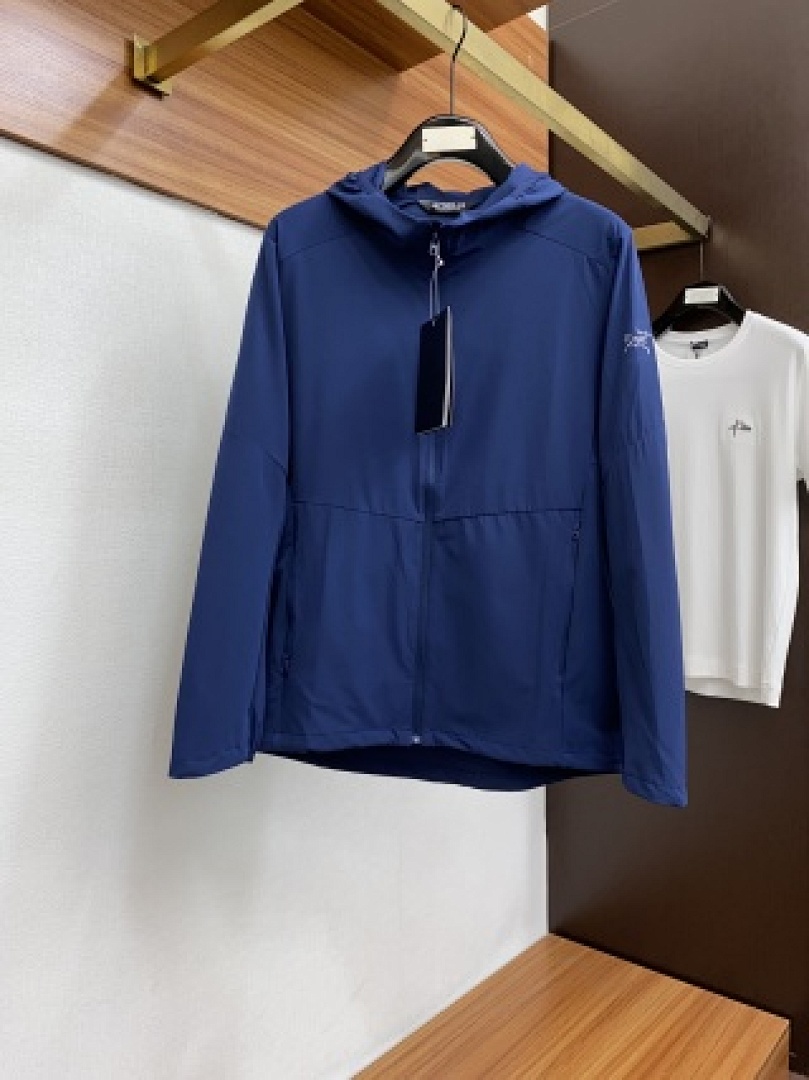 Christian Louboutin ARCTERYX Mens Winter - Image 25