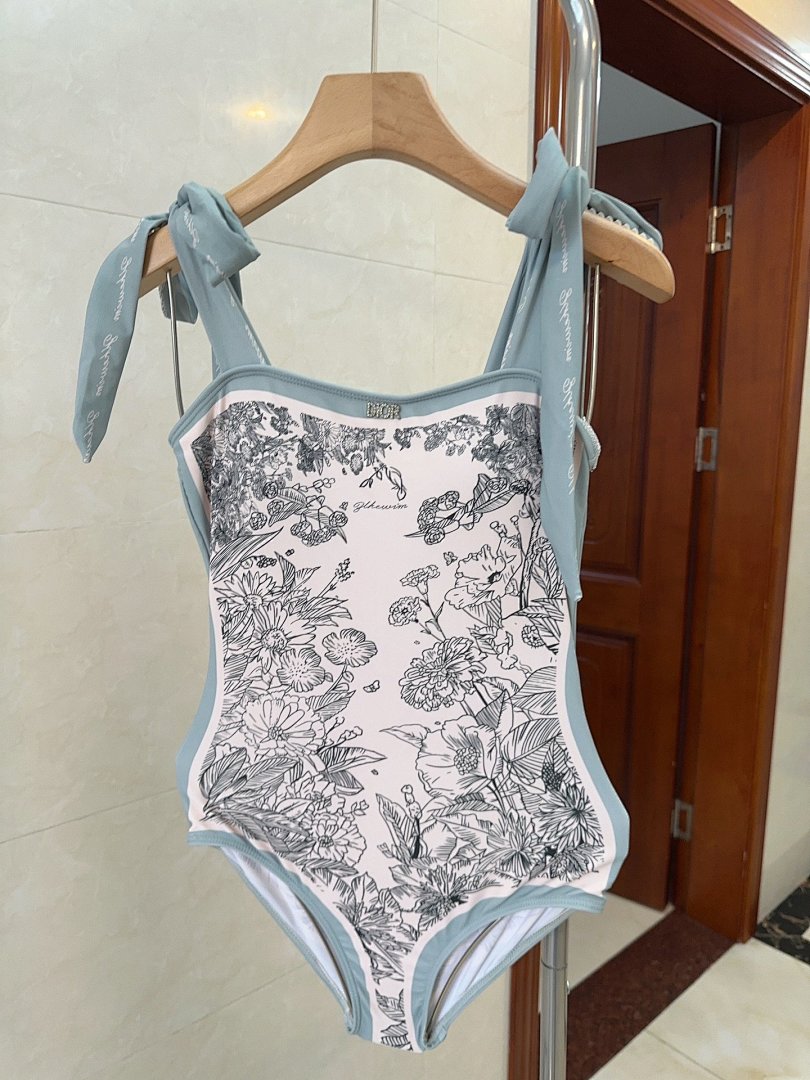 Other Bikini, photo 1