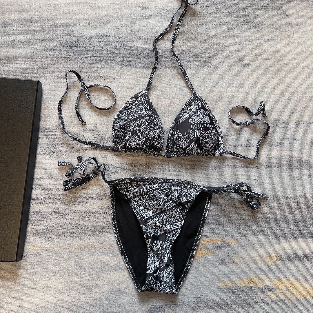Bikini, photo 1