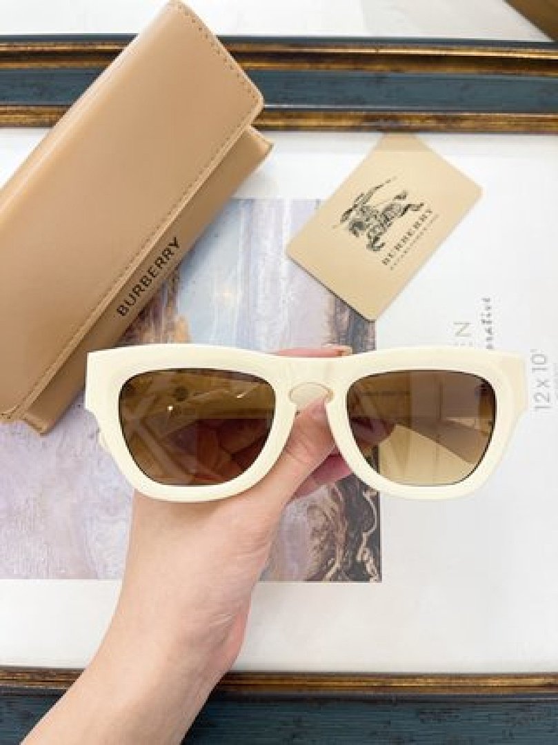 Other BURBERR Sunglasses - Image 25