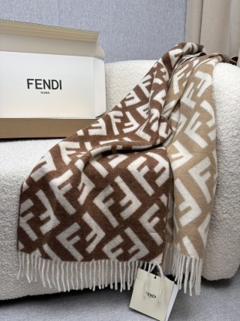 Other Fendi - Image 12