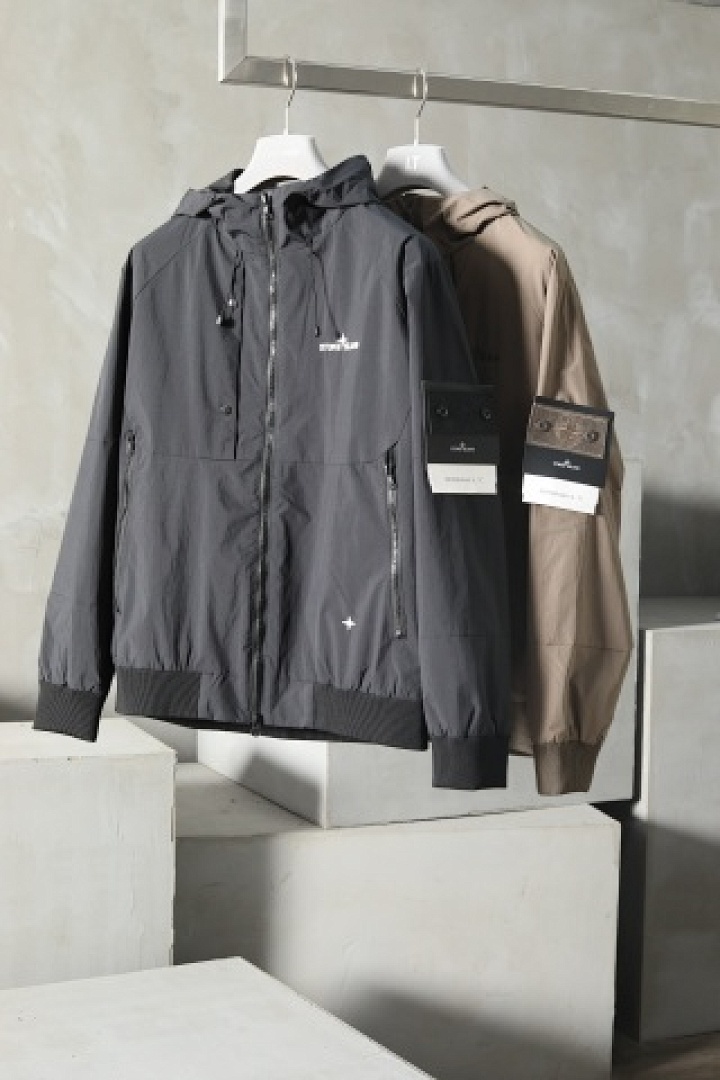 On Running Stone Island - Image 114