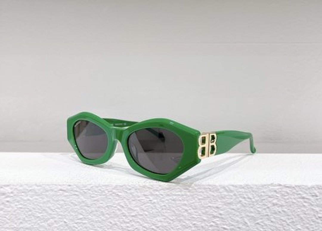 Other Balenciaga Sunglasses - Image 104