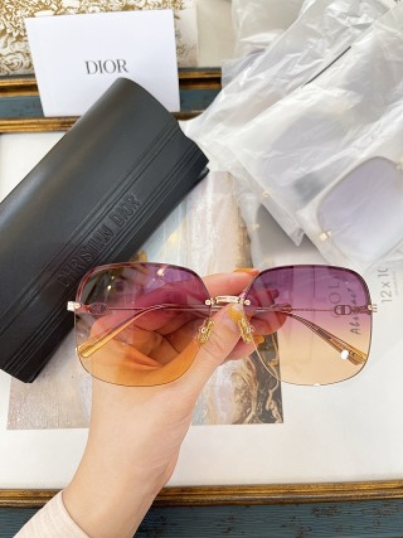 Other Dior Sunglasses - Image 85