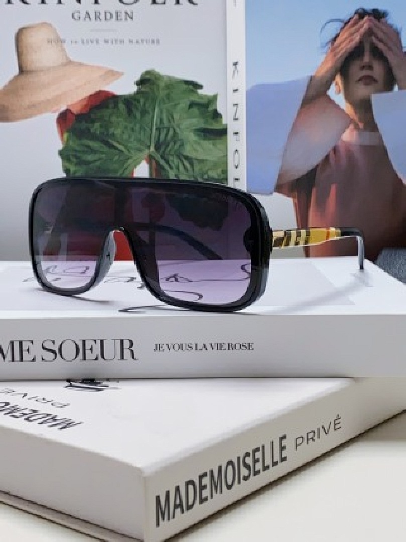 Other BURBERR Sunglasses - Image 14