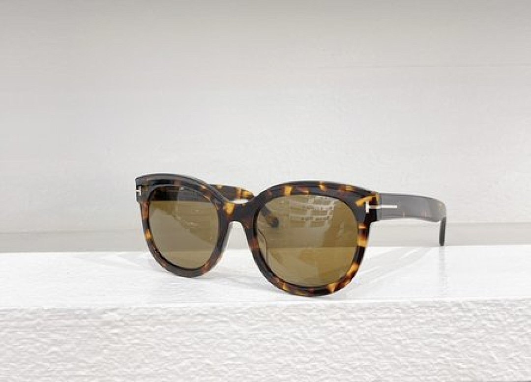 Other TOMTORD Sunglasses - Image 19