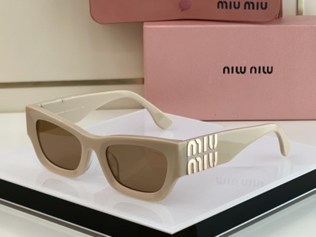 Other Miumiu Sunglasses - Image 65
